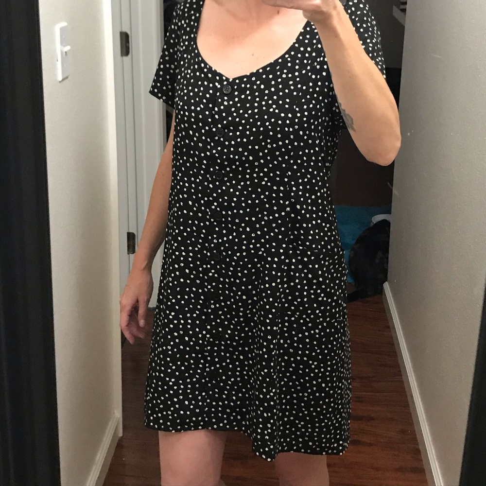 🌻 Black and white button up baby doll dress